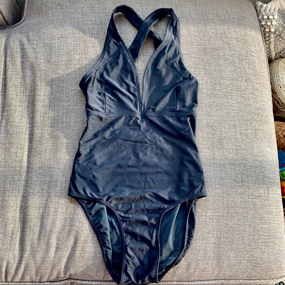 Albion Fit black one piece size L